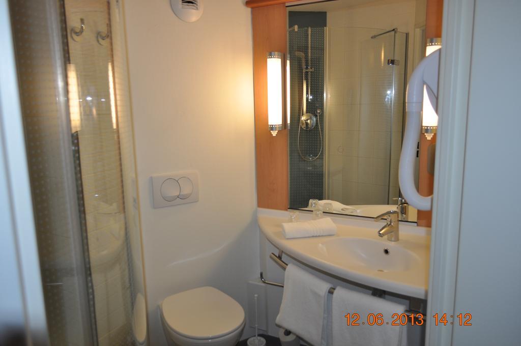Ibis Istres Trigance Hotel Exterior photo